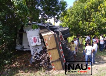 Transmigrantes vuelcan en la costera