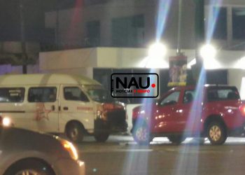 Sólo daños en choque entre colectiva y camioneta