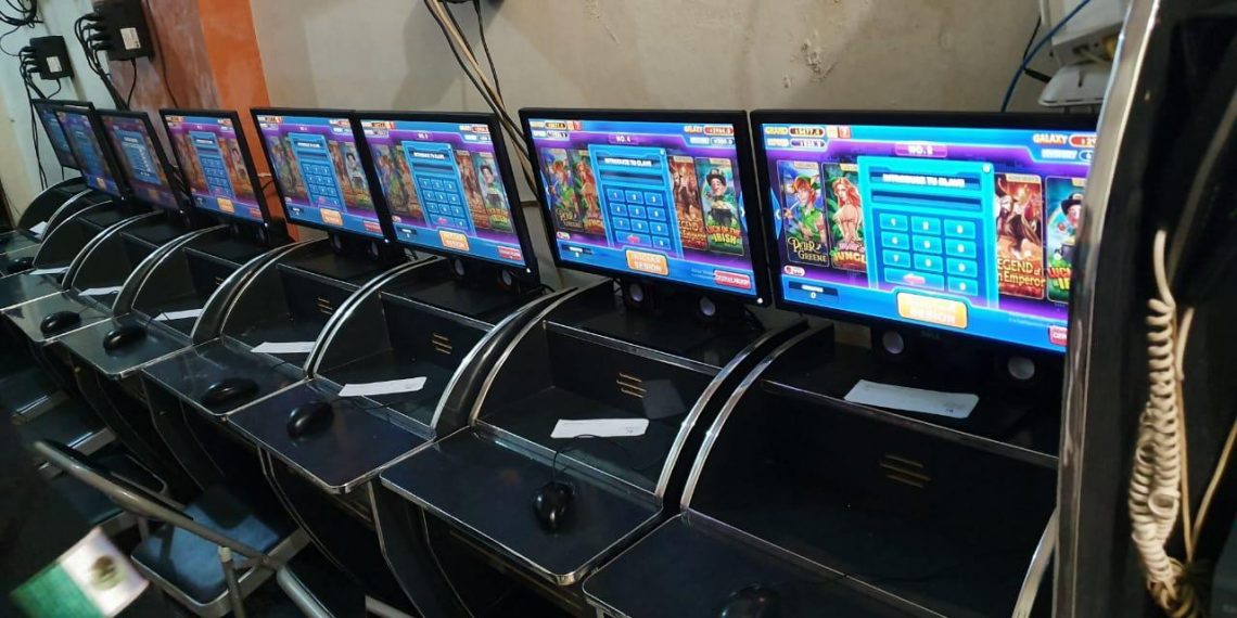 Asegura FGR máquinas tragamonedas y detiene a tres personas en Tapachula