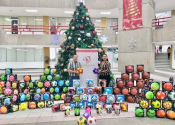 Recibe Voluntariado FGE donación de balones para niños y niñas de Chiapas