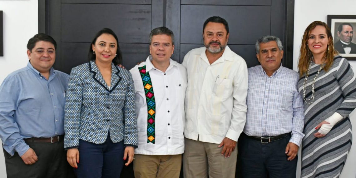 Se reúne Ismael Brito con notarios