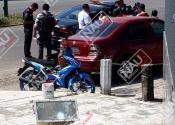 Taxista choca contra dos vehículos
