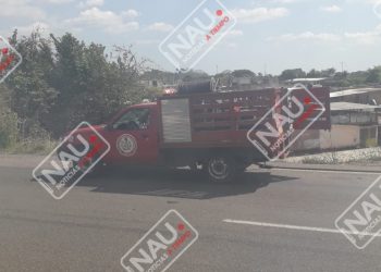 Bomberos controlan incendio de pastizal