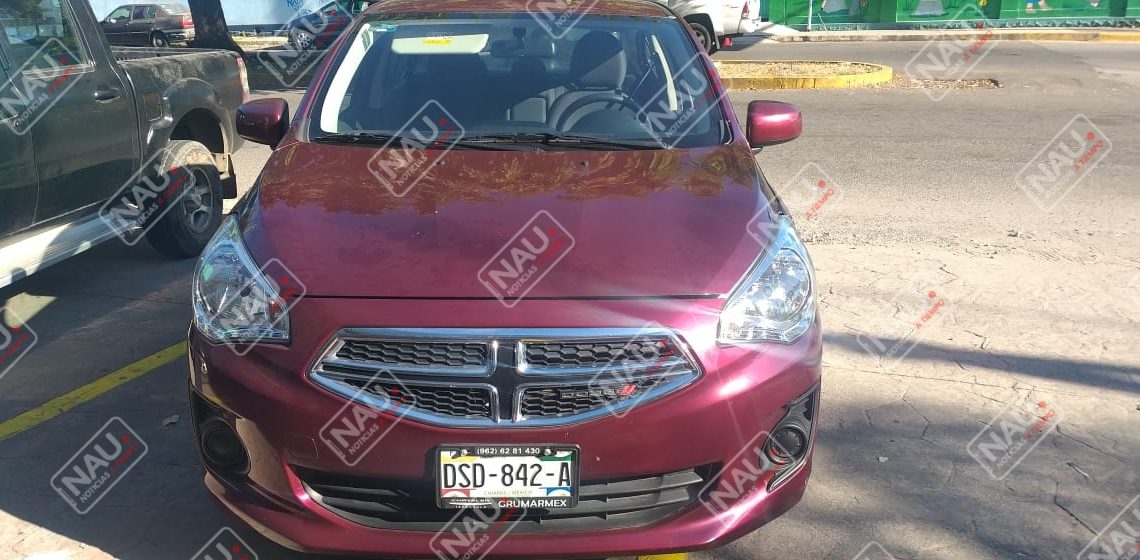 Leve accidente entre camioneta y automóvil