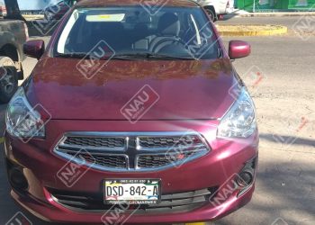 Leve accidente entre camioneta y automóvil