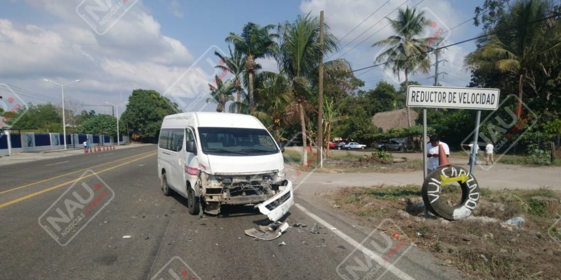 Choca Urvan contra taxi