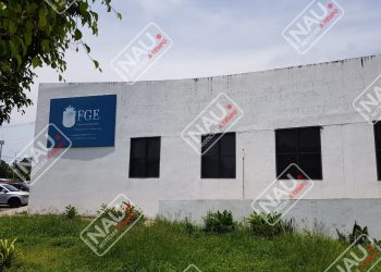 Delincuentes asaltan una tienda de venta de pintura Comex