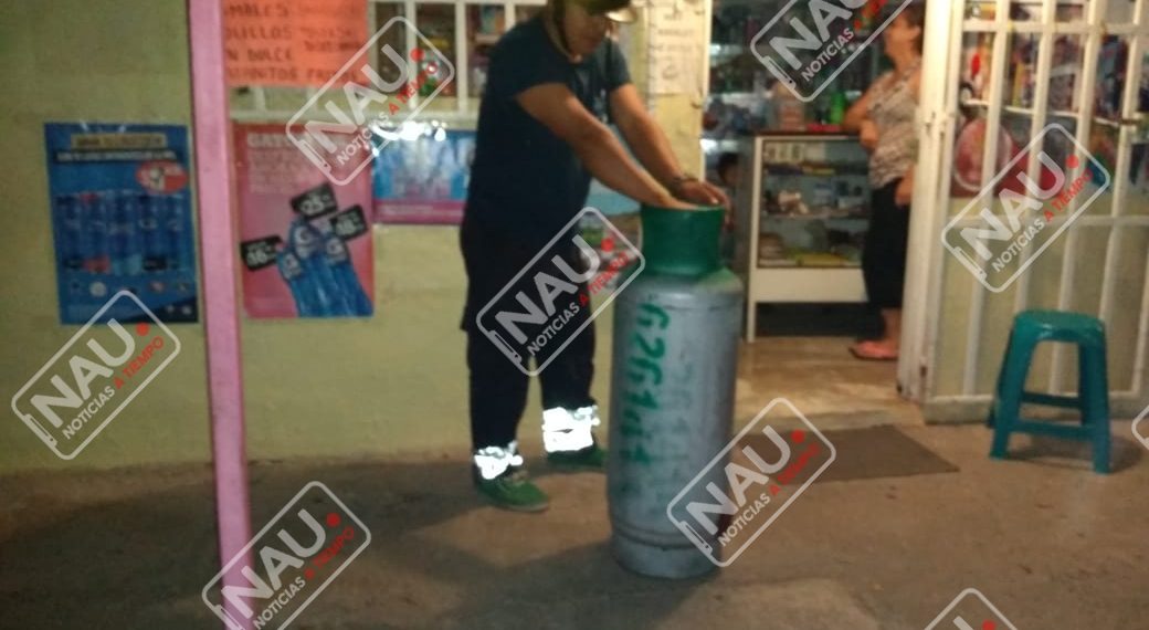 El cuerpo de bomberos atiende fuga de gas