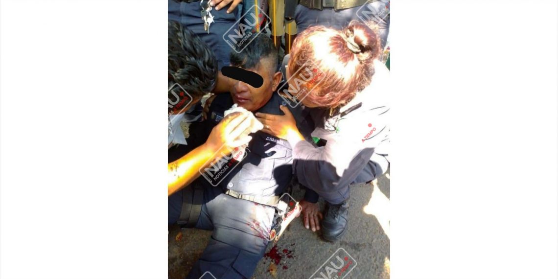 Policía federal desmaya de un golpe a policía municipal