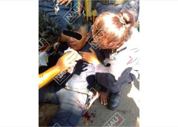 Policía federal desmaya de un golpe a policía municipal