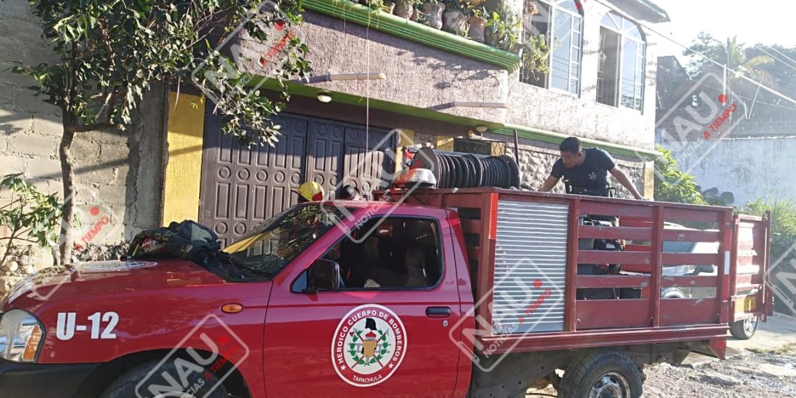 Atiende Bomberos incendio de casa y de un basurero clandestino