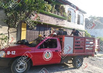 Atiende Bomberos incendio de casa y de un basurero clandestino