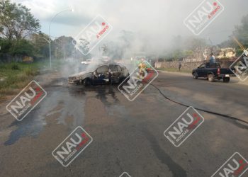 Un vehículo se incendió frente al Club Campestre