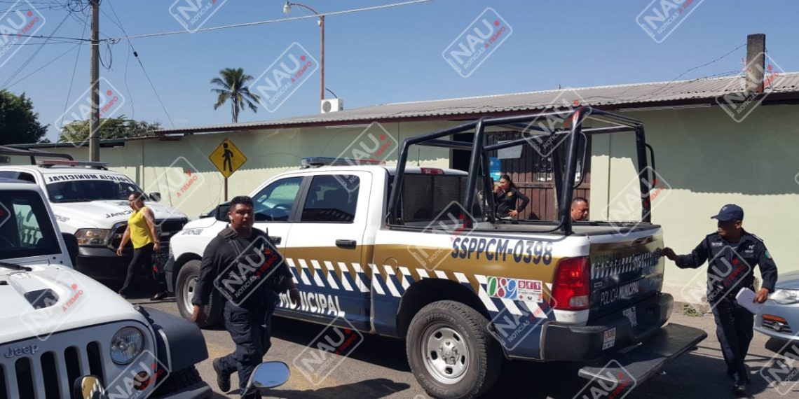 Alumnos reportan a su compañero que llevaba una pistola en la mochila