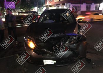 Chocaron en el semáforo del par vial