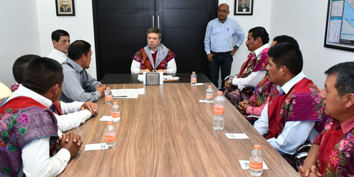 Recibe Ismael Brito a habitantes de Zinacantán