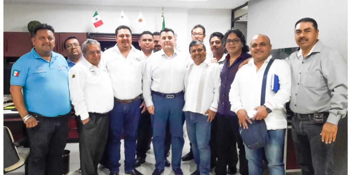 Se reúne Alejandro Vila Chávez con Amotac