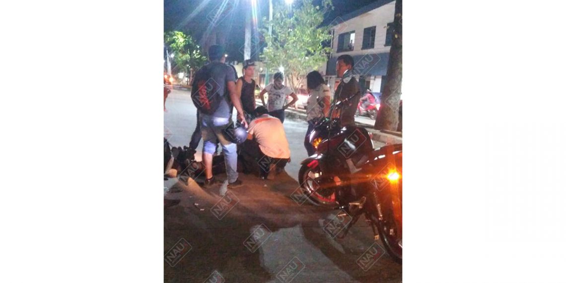 Camioneta arrolla a repartidor de pizza