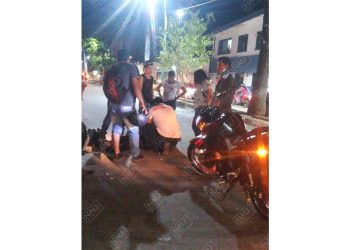 Camioneta arrolla a repartidor de pizza