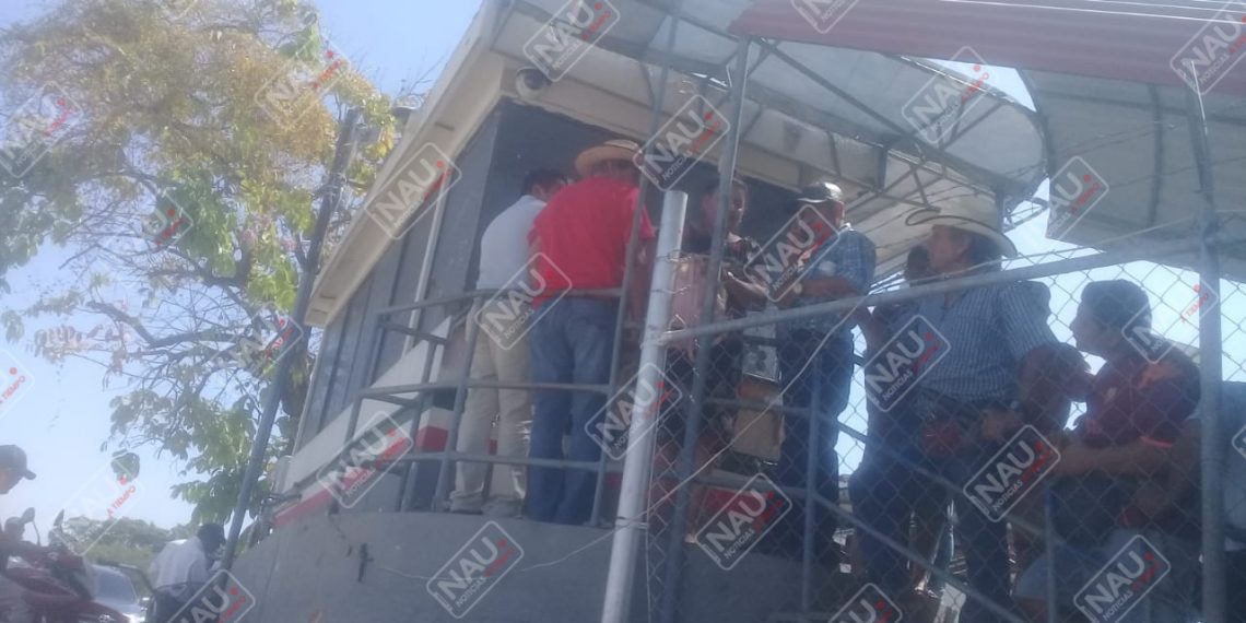 Se manifiestan en el puente Rodolfo Robles y el recinto fiscal