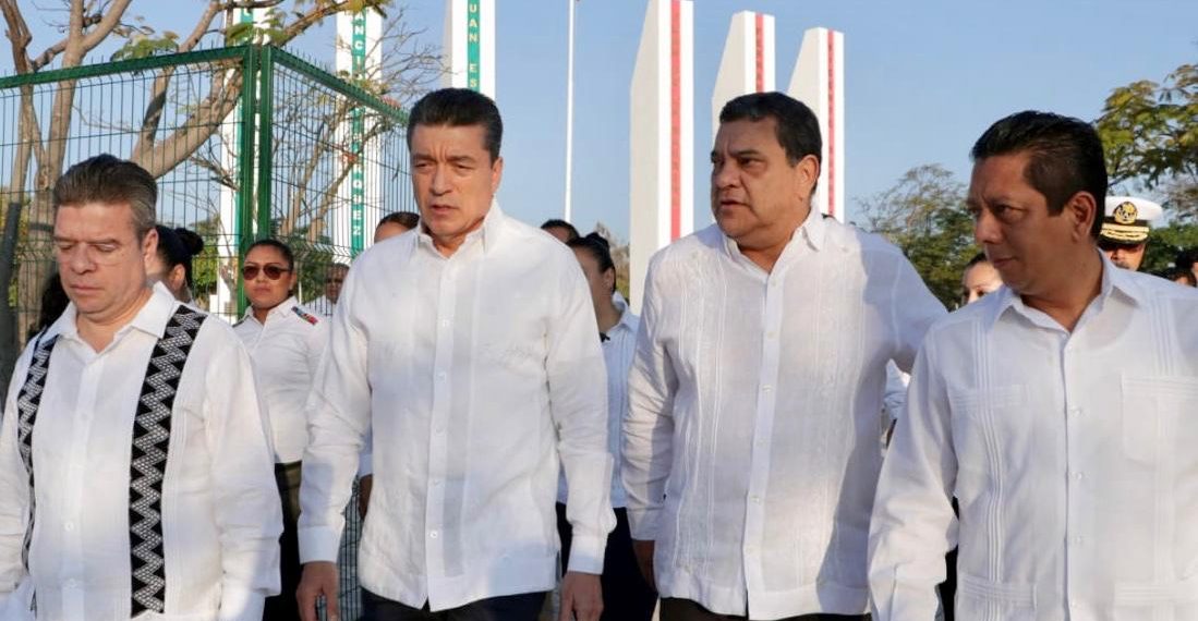 Acompaña fiscal a gobernador en conmemoración del Día de la Bandera