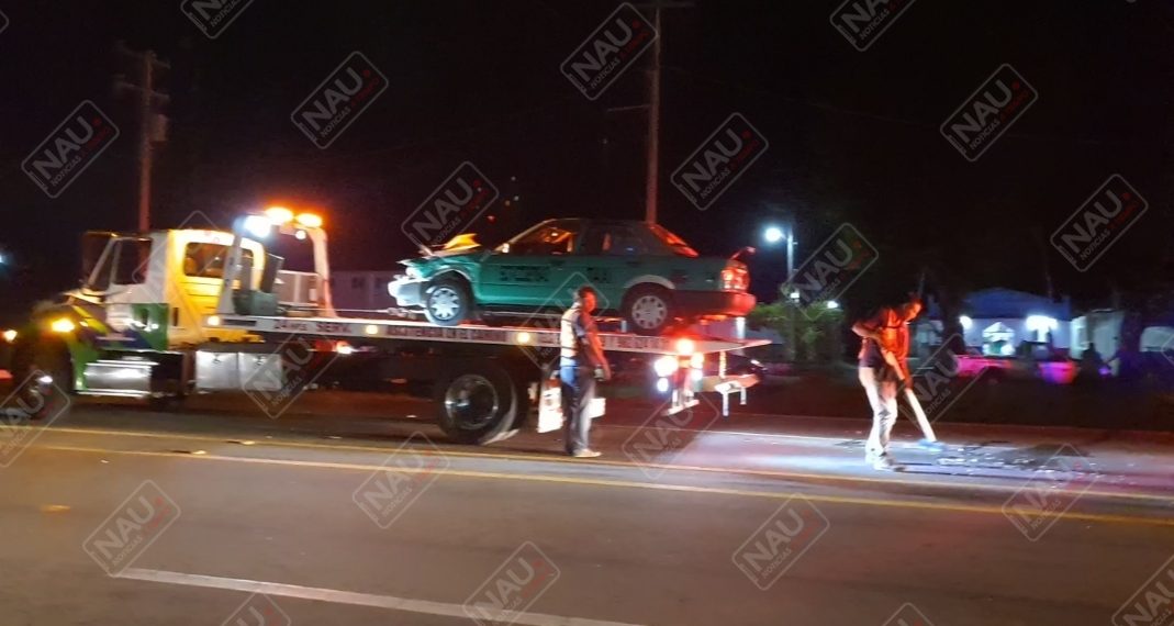 Taxi chocó contra una camioneta que se dio a la fuga