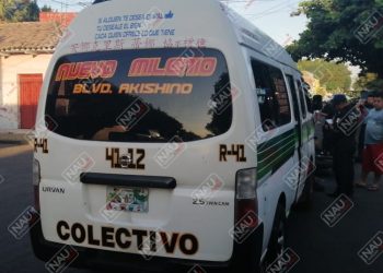 Dos motociclistas heridos al ser impactados por conductor de combi colectiva