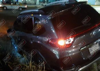 Perdió el control y cayó al dren pluvial