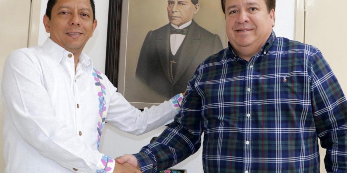 Sostiene Llaven reunión de trabajo con alcalde de Villaflores