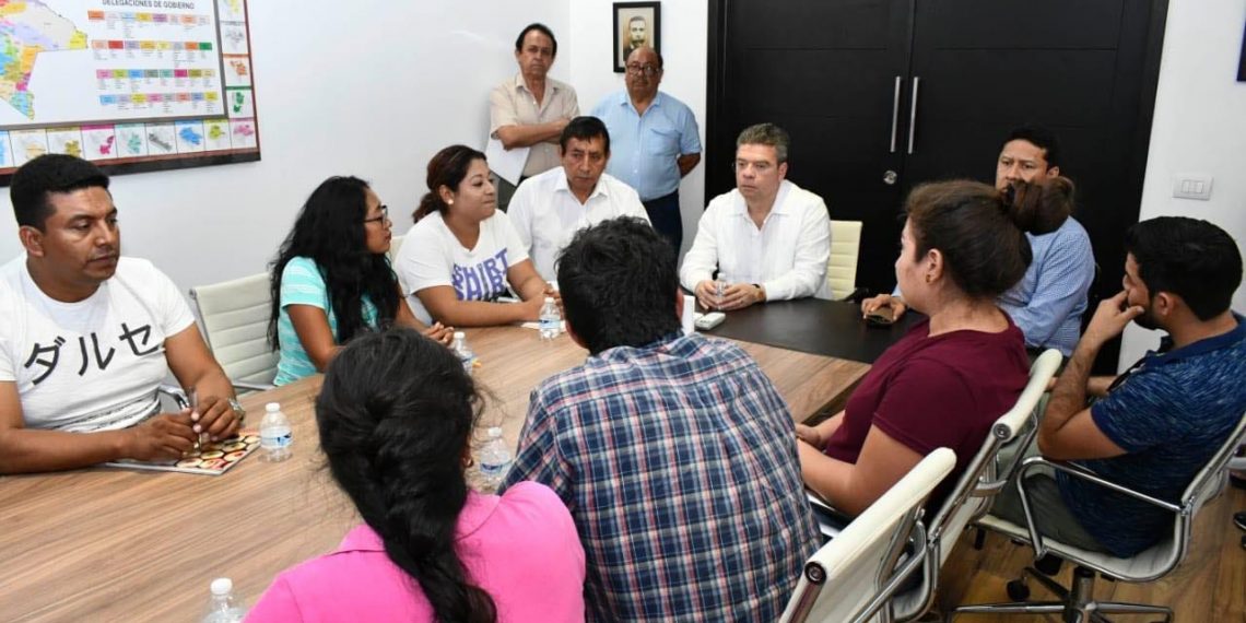 Dialoga Ismael Brito con maestros acreditados