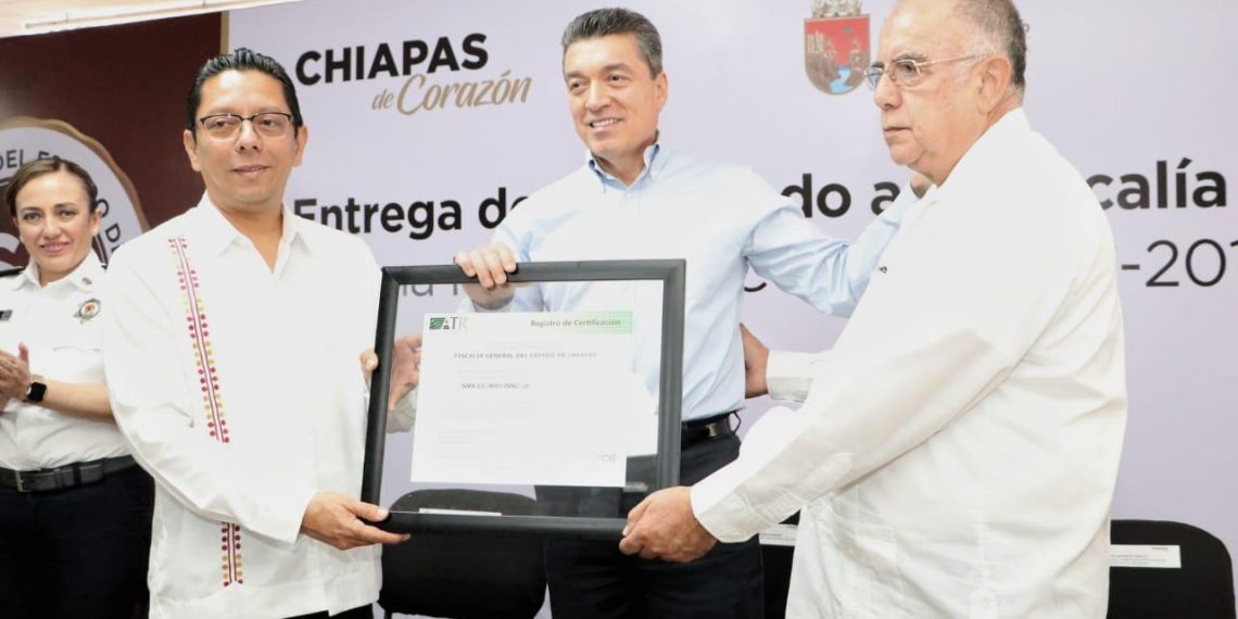Atestigua Rutilio Escandón entrega de Certificación de la Norma ISO-9001:2015 a la Fiscalía General del Estado