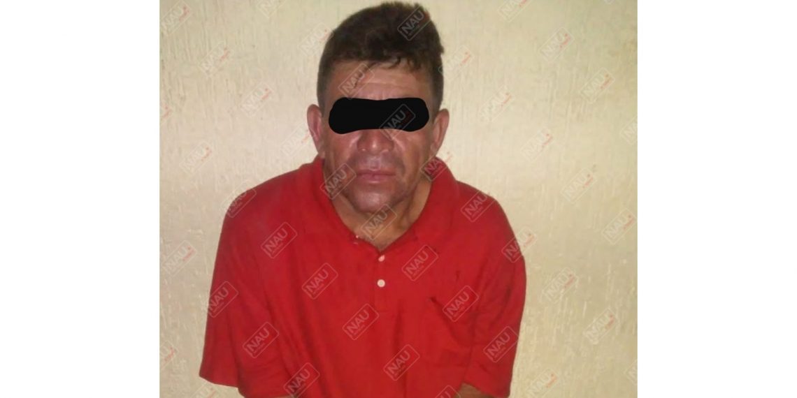 Indigente rompe cristal de la puerta de la Farmacia del Ahorro