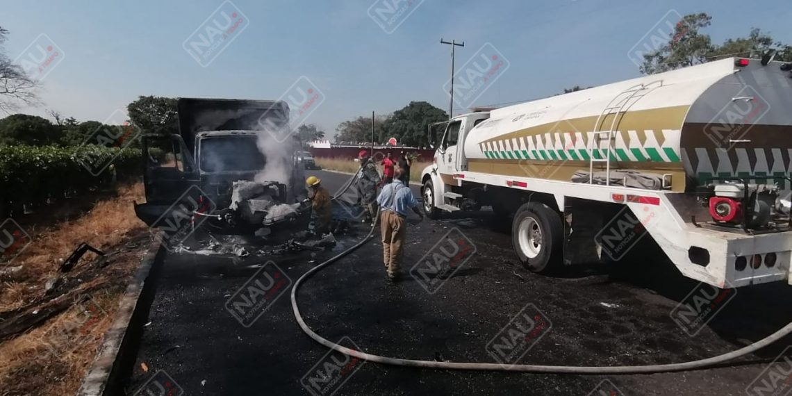 Se incendia vehículo de una marca cervecera en el Libramiento sur oriente