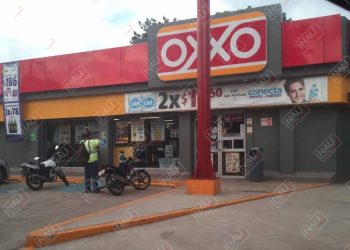 Asaltan Oxxo en los primeros minutos de este jueves