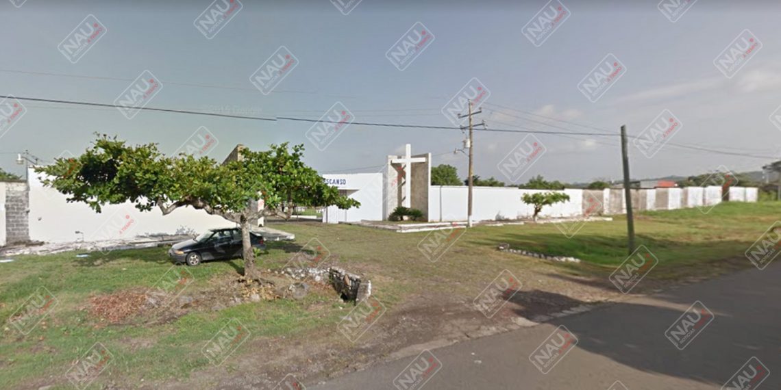 Roban en un carro frente a Prados de Descanso