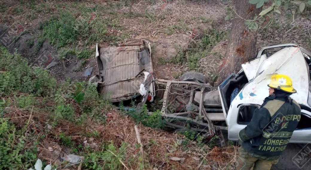 Dos lesionados en volcadura