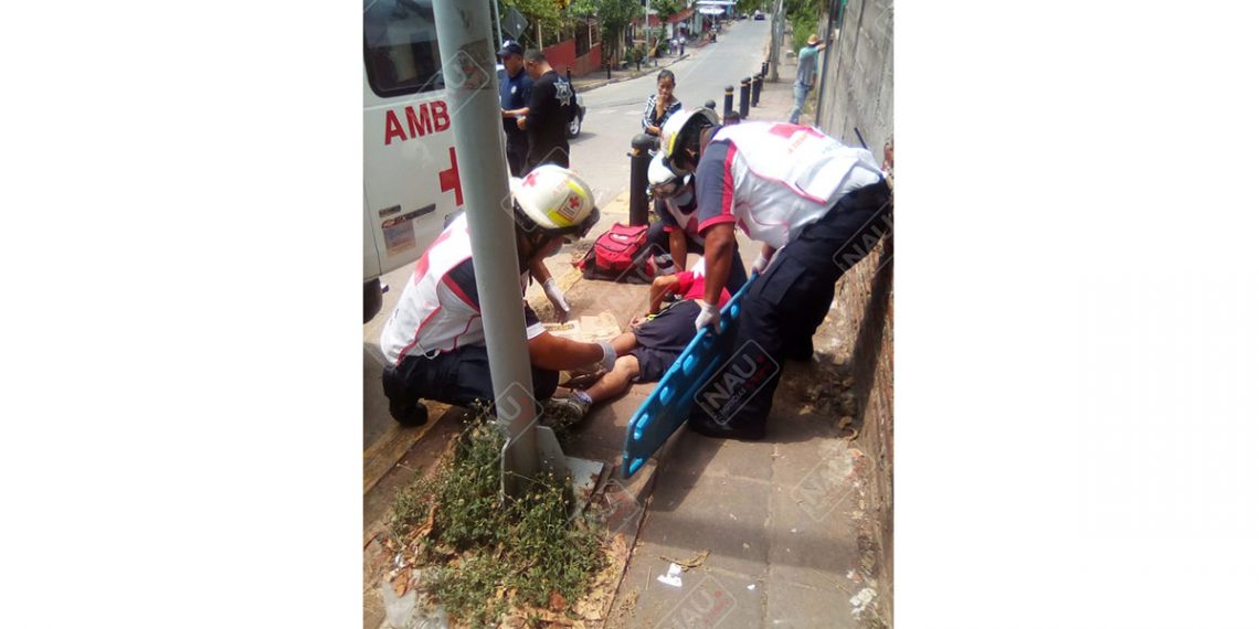Motociclista lesionado al derrapar en la entrada de la colonia Colinas del Rey
