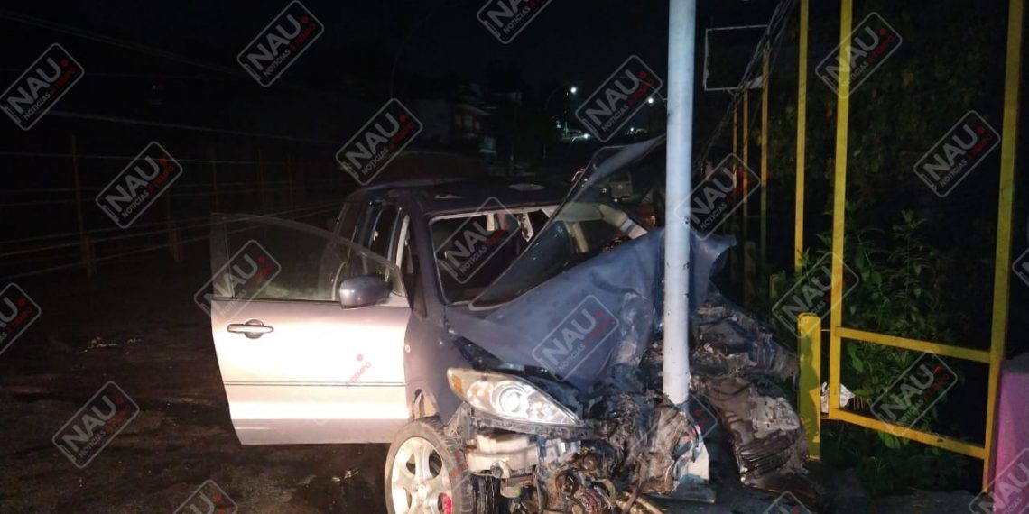 Abandonan vehículo chocado con placas de Guatemala