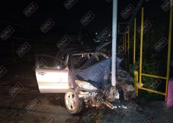 Abandonan vehículo chocado con placas de Guatemala