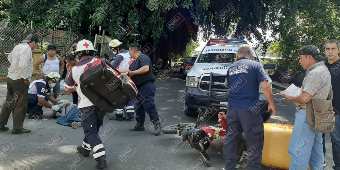 Motociclista y peatón resultaron con lesiones