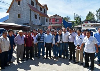 Convive Ismael Brito con habitantes del ejido Pavencul