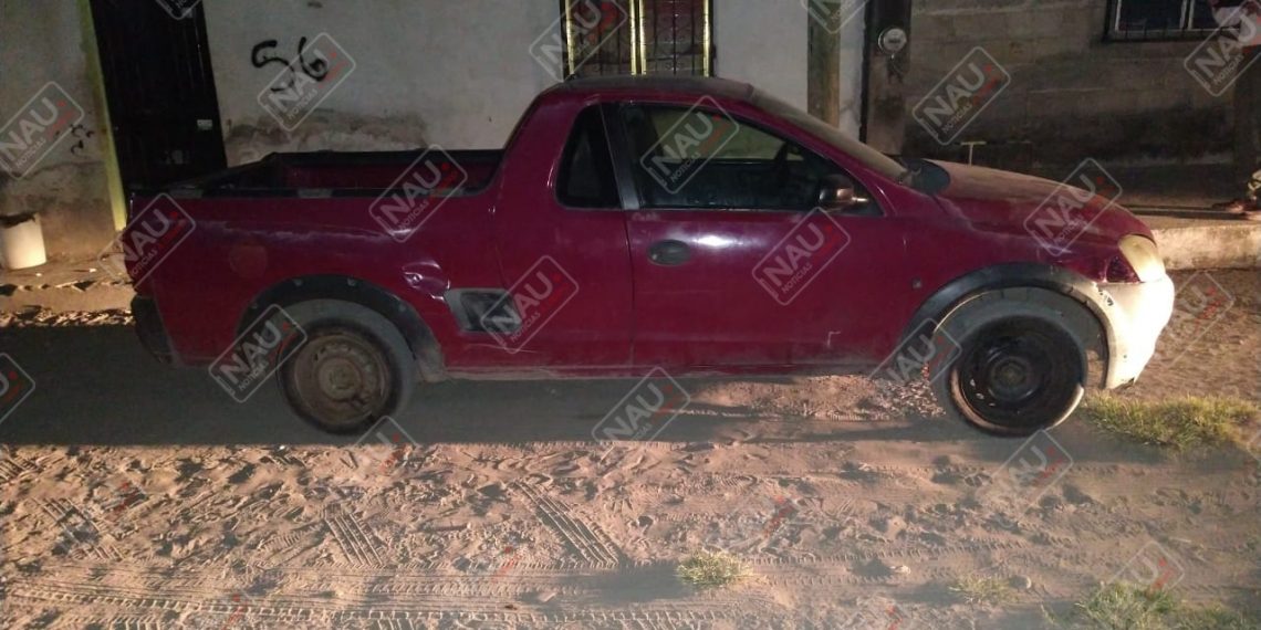 Dejan abandonado un carro tras ser chocado