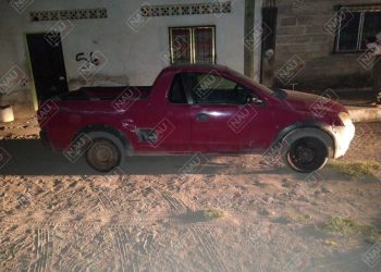 Dejan abandonado un carro tras ser chocado