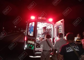 Motociclista derrapa con su motocicleta