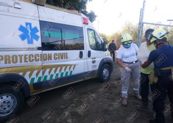 Dos lesionados al ser impactados por un vehículo