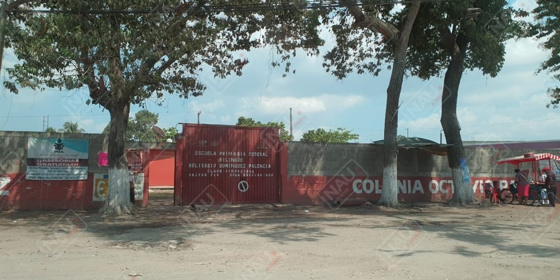 Denuncian a policías por robo de celular