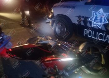 Empleado de una pollería chocó su motocicleta contra una patrulla