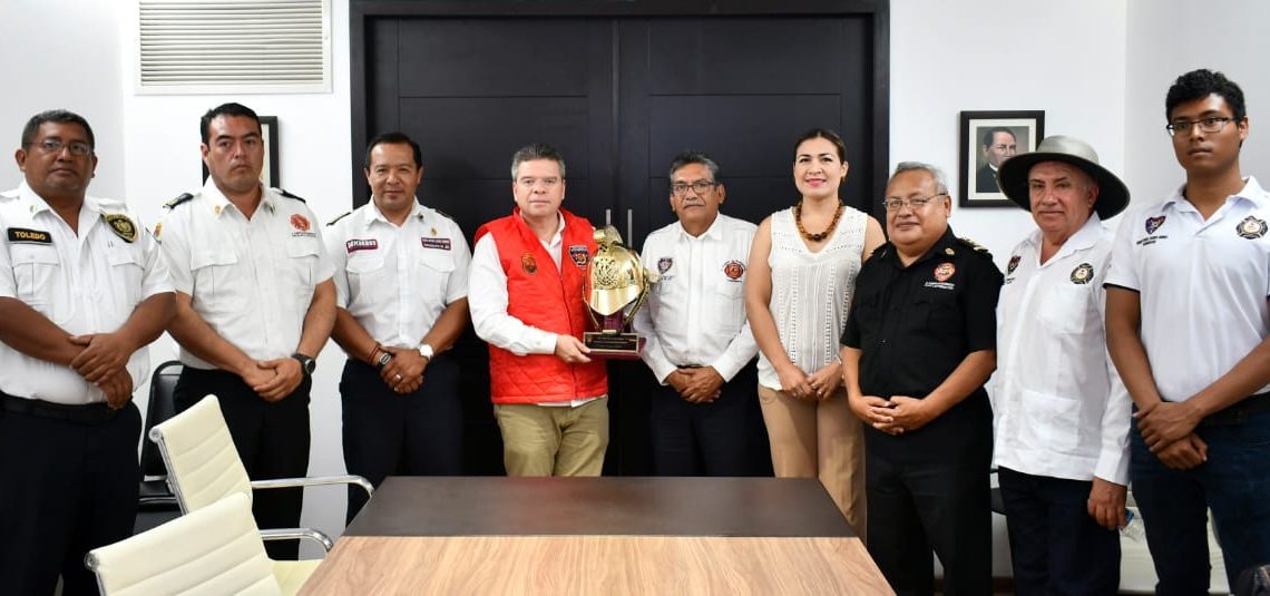 Se reúne Ismael Brito con personal del Instituto de Bomberos