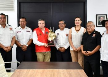 Se reúne Ismael Brito con personal del Instituto de Bomberos