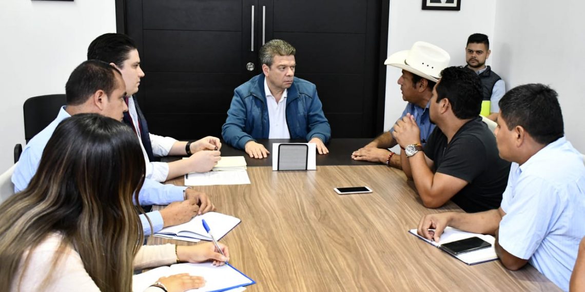 Se reúne Ismael Brito con integrantes de Movimiento Social por la Tierra